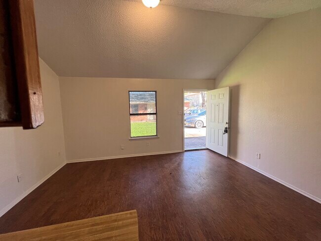 Building Photo - 806 W Arlington Ave