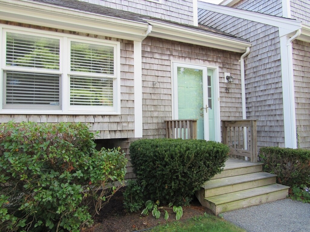 Primary Photo - 45 Harbor Hill Dr