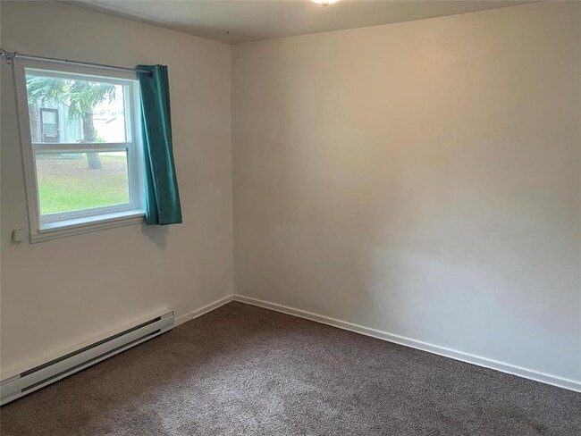 Building Photo - 140 6 St NW