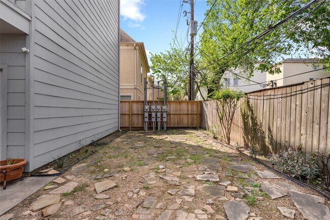 Foto del edificio - 5712 Winsome Ln