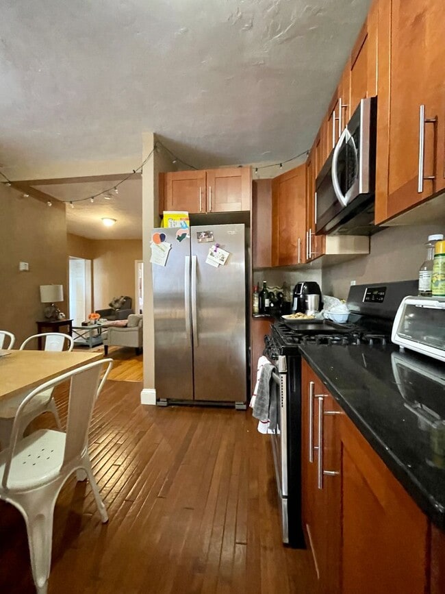 Foto del edificio - AWESOME ALLSTON 5 BED/2 BATH FOR 9/1/2026
