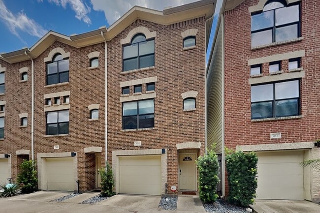 Building Photo - 648 Westcross St