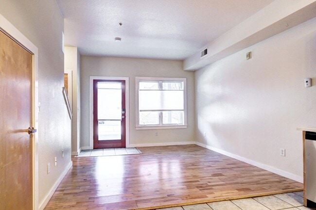 Building Photo - Renovated 1 Bedroom 1 Bathroom Townhome in the Posh Steel Yards Development! Available July 2025