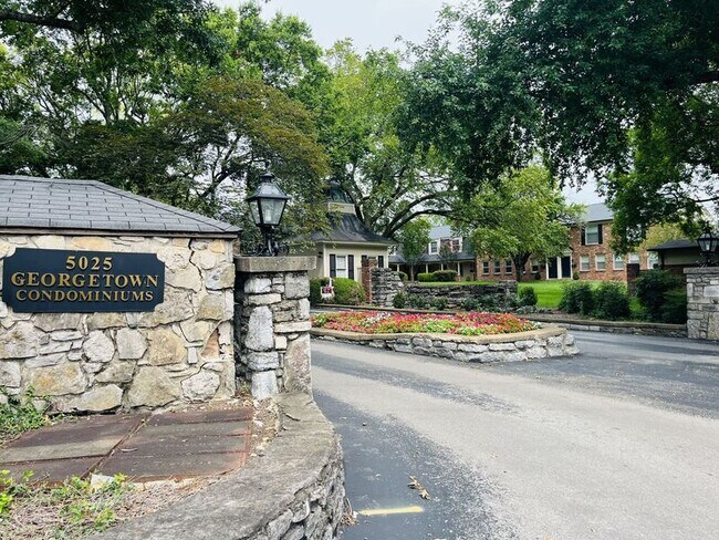 Foto del edificio - 5025 Hillsboro Pike