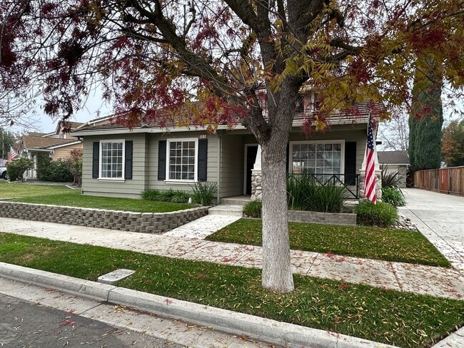 Building Photo - Gorgeous Remodeled Single Story in Brentwood