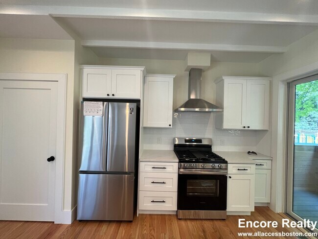 Building Photo - 65 Cameron St