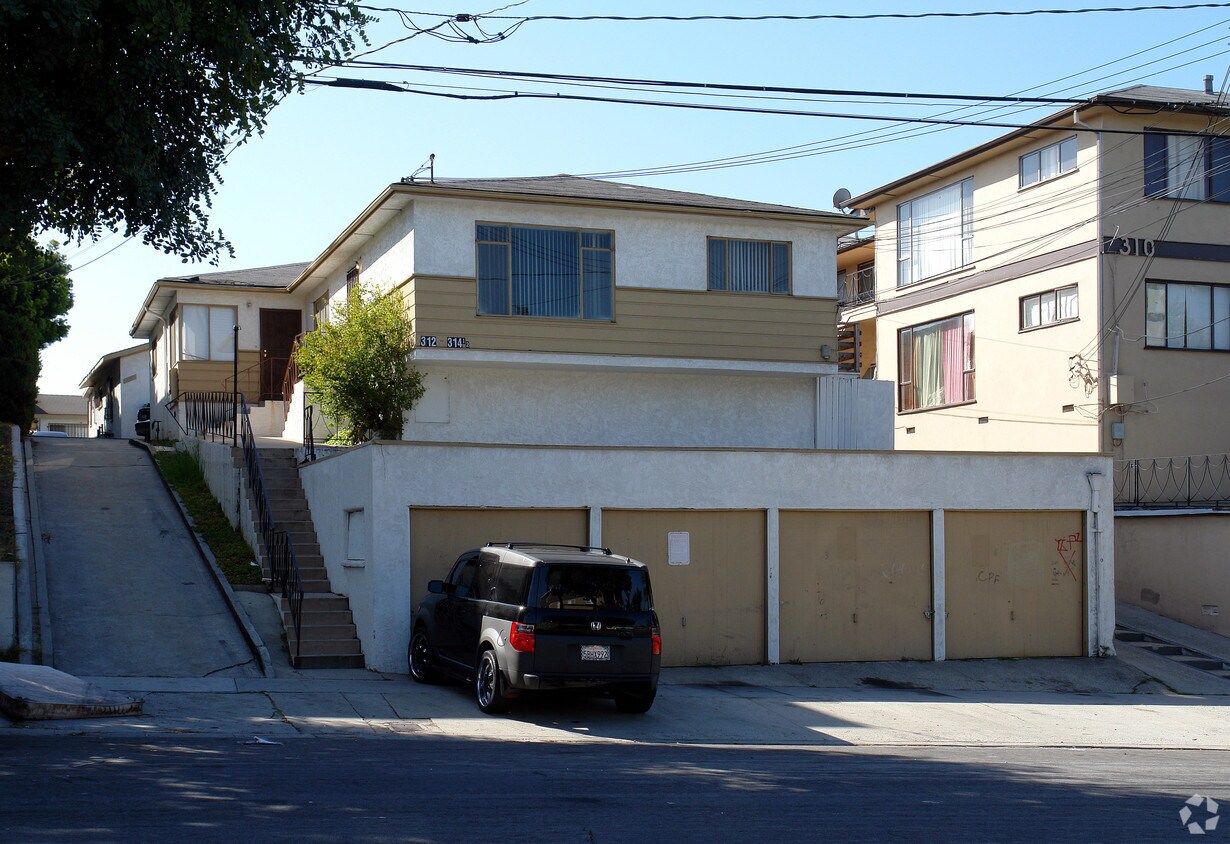 Primary Photo - 312-314 E Hyde Park Blvd