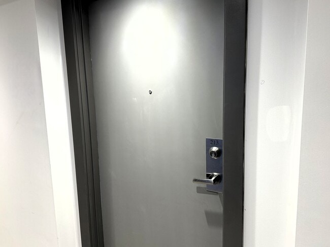 Building Photo - Beautiful Bowmanville Condo! (1+Den, 1 Bath)