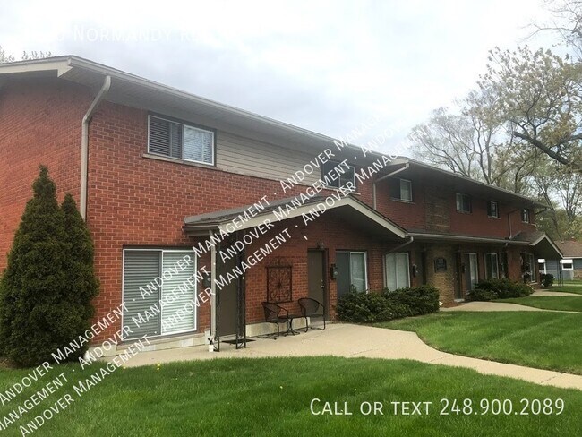 Building Photo - North Royal Oak Townhouse
