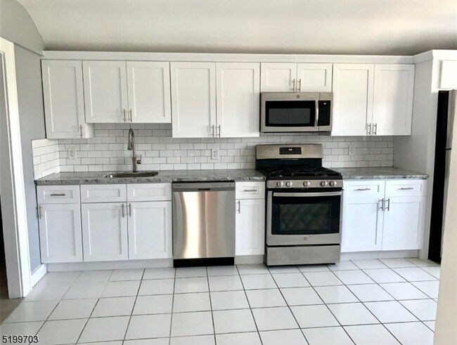 Foto del edificio - 69 Glenridge Ave