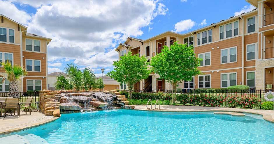 Piscina de Parkway Grande en San Marcos, Texas - Parkway Grande Apartment Homes