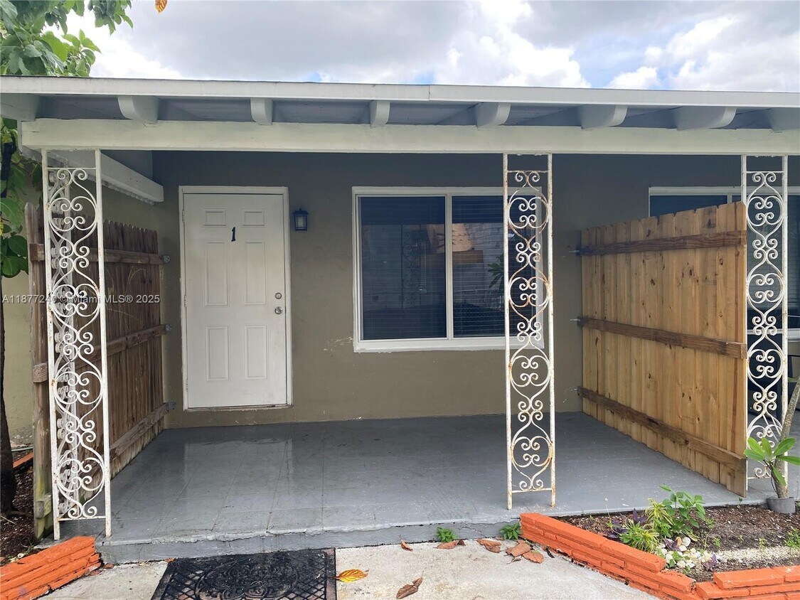 Foto principal - 2215 Adams St