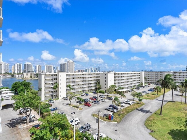 Building Photo - 18021 Biscayne Blvd