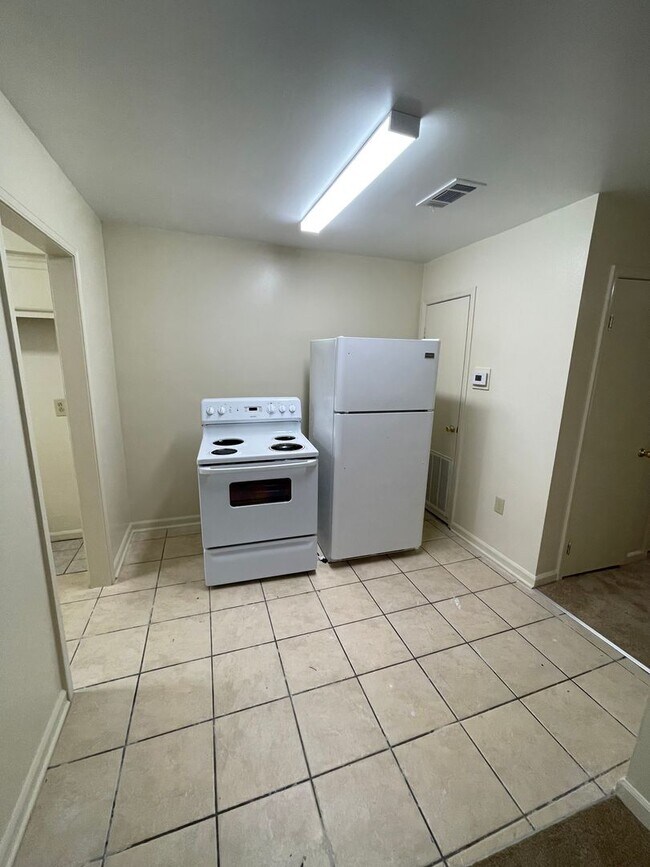 Foto del edificio - 8154-8156 Jefferson Park