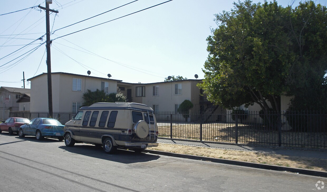 Building Photo - 1402 Costa Ave