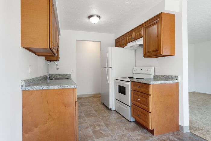 Foto principal - 2 Bedroom unit close to everything! Unit h...