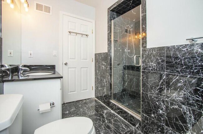 Building Photo - 2 bedroom in San Francisco CA 94116