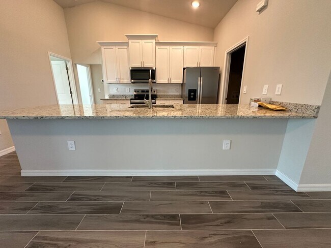 Building Photo - NW Cape Coral Home 4 Bedroom/ 2 Bath/ 3 Ca...