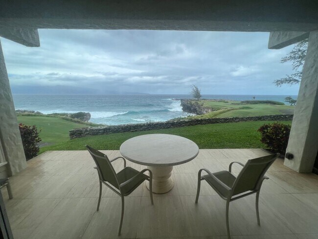 Building Photo - Beautiful Fully Furnished, 2 Bed, 3 Bath, ...
