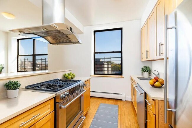 Foto del edificio - 3 bedroom in Brooklyn NY 11205
