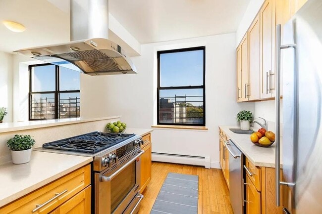Building Photo - 3 bedroom in Brooklyn NY 11205
