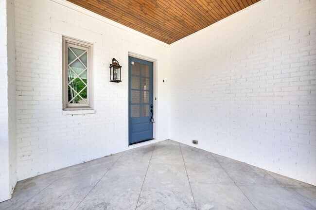 Foto del edificio - Stunning 5BE/4.5BA home nestled in the hig...
