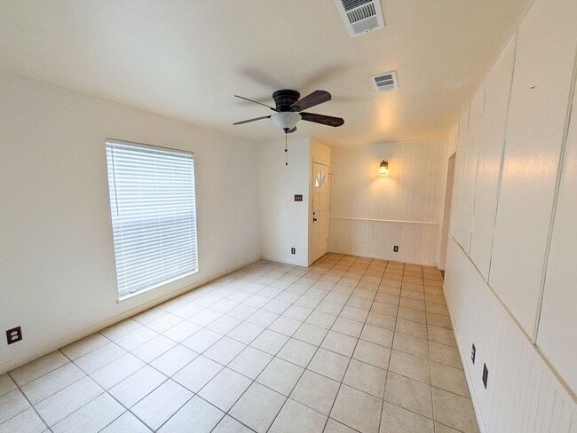 Building Photo - 9225 Shepherd Dr