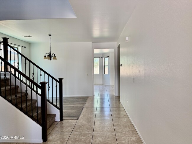 Building Photo - 3340 S Sunland Dr