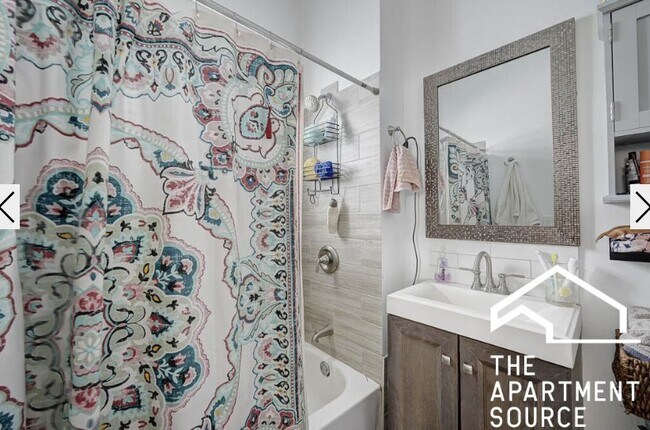 Foto del edificio - 2732 W Chicago Ave