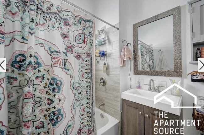 Building Photo - 2732 W Chicago Ave