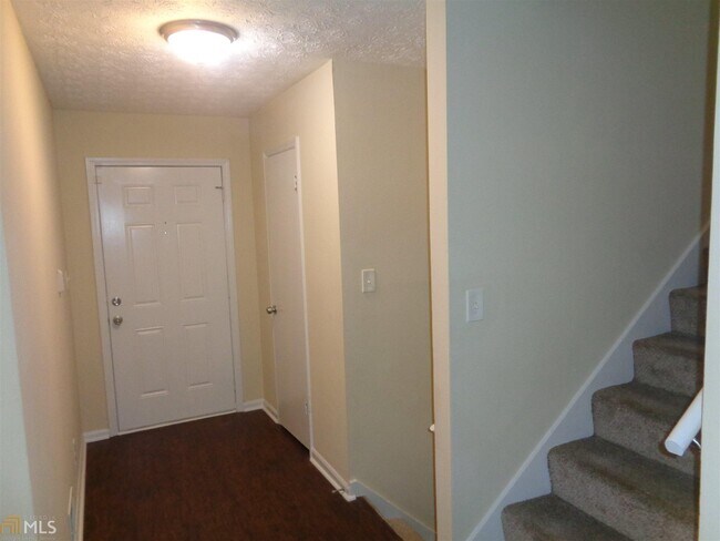 Building Photo - 3348 Flat Shoals Rd