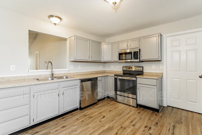 Foto del edificio - 7540 Scatter Woods Ln