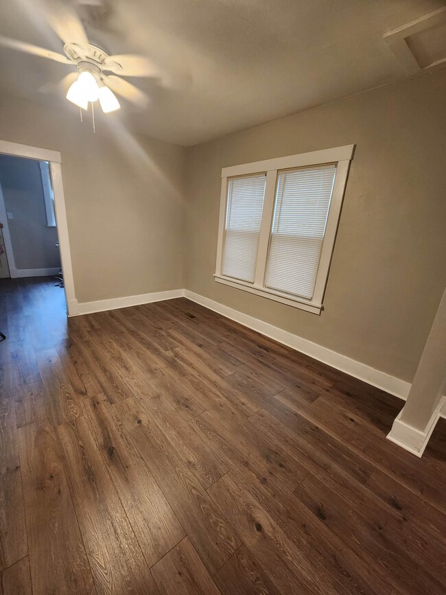 Dining Room (12.5x13.5) - 402 W Wayne St