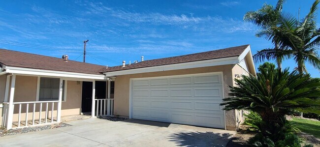 Building Photo - Single Family Home - 4 Bedrooms + 2 Baths....