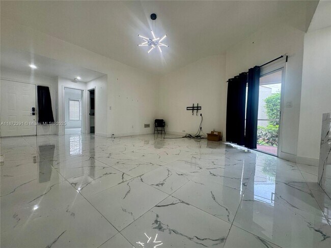Foto del edificio - 2215 SE 6th Ct