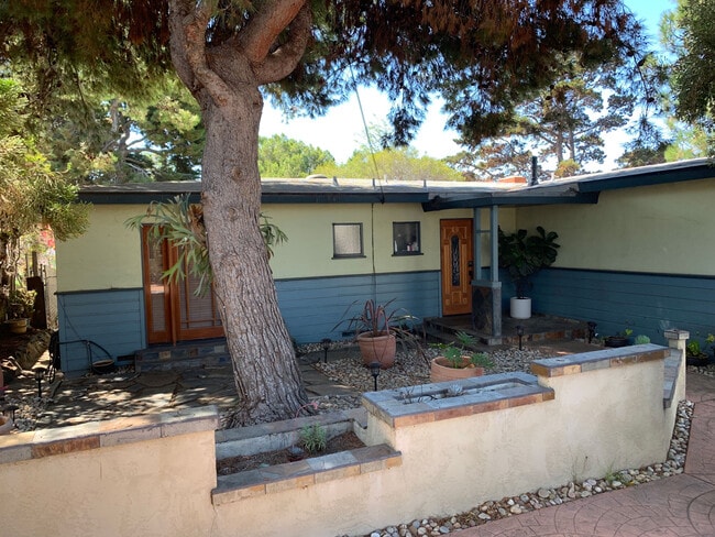 Exterior, garden - 821 Vanderbilt Pl.