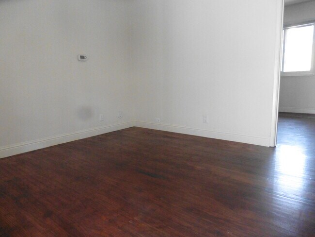 Living Room - 91 W Reed St