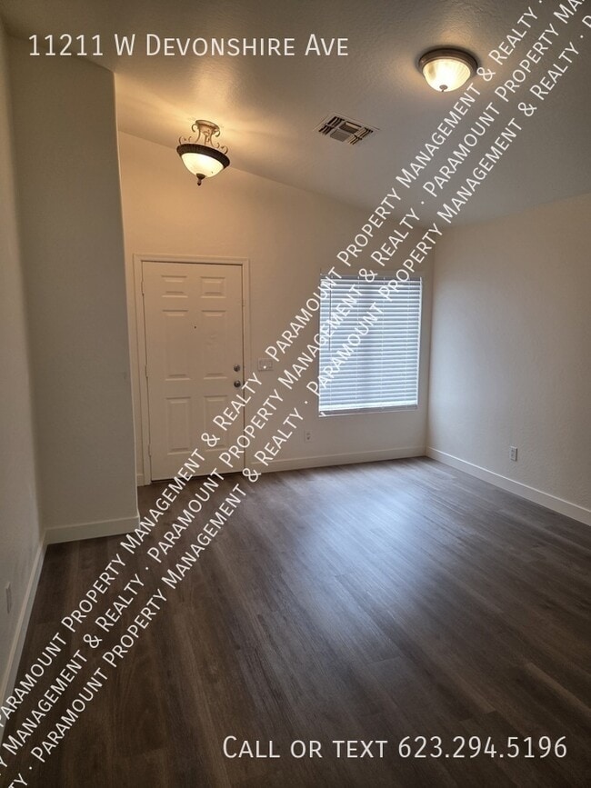 Foto del edificio - 11211 W Devonshire Ave