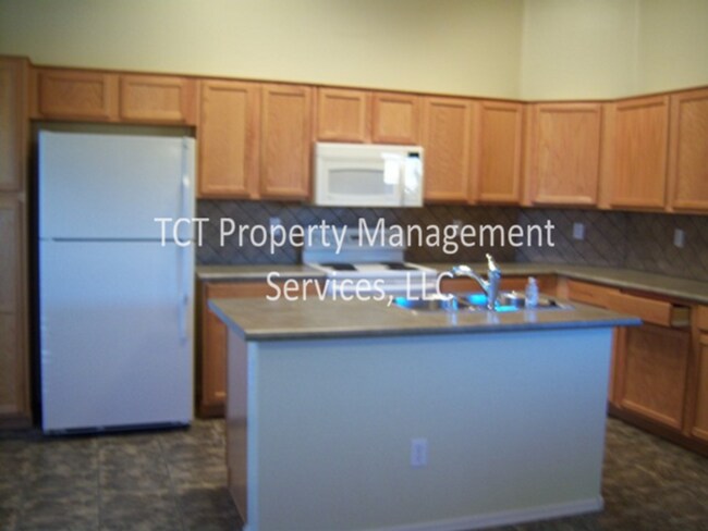 Building Photo - Great 3 Bedroom home in Estrella Vista!