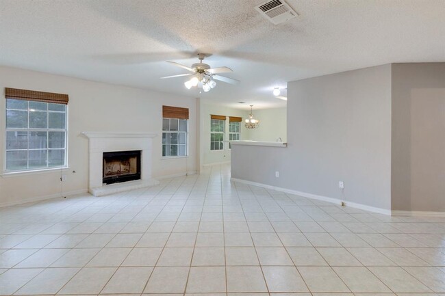 Foto del edificio - 1807 Timber Ridge Dr