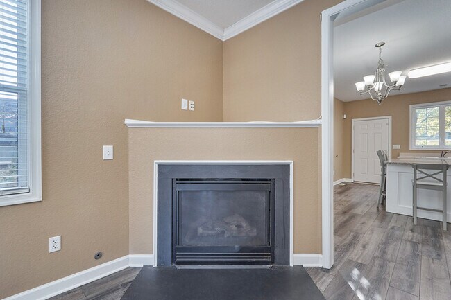 Building Photo - 833 W 48th St