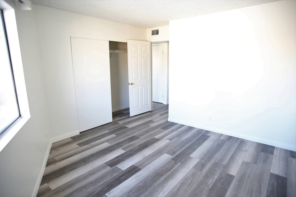 Foto principal - 11051 Hesby St