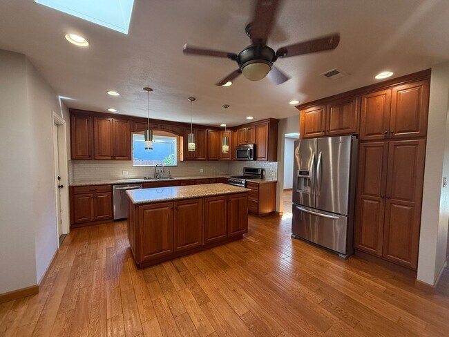 Foto del edificio - Beautiful Northeast Single Story Updated Home