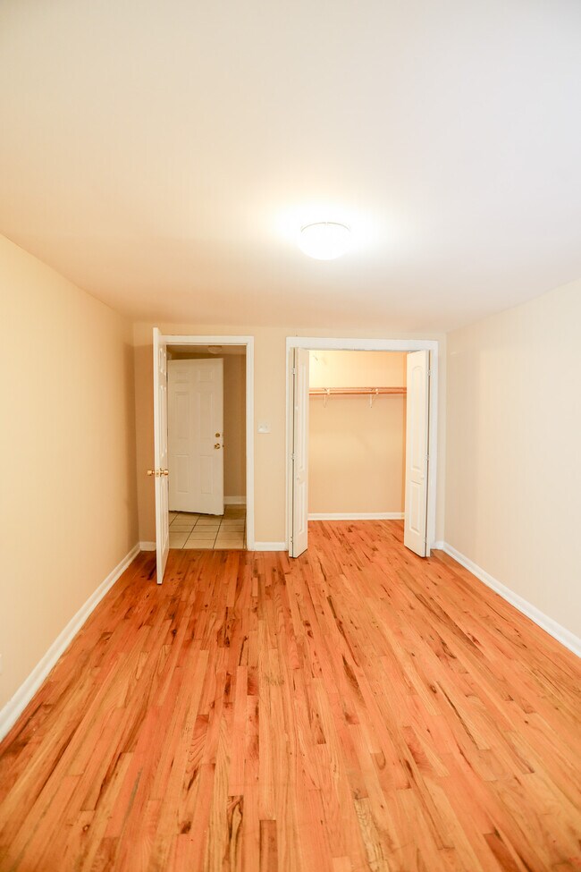 Building Photo - 4728 N Spaulding Ave