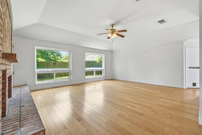 Foto del edificio - 214 Glen Haven Ct