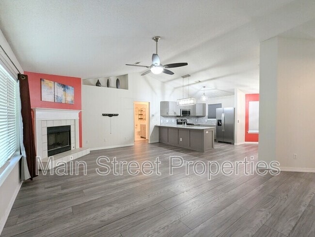 Foto del edificio - 7440 Chimney Pines Dr