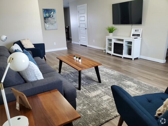 Fully furnished short term suite - 746 Trails End