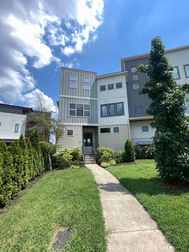 Building Photo - 114 9th Cir S