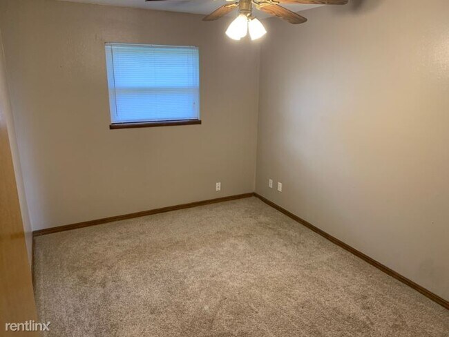 Building Photo - 3 br, 1 bath House - 2424 N Star Dr