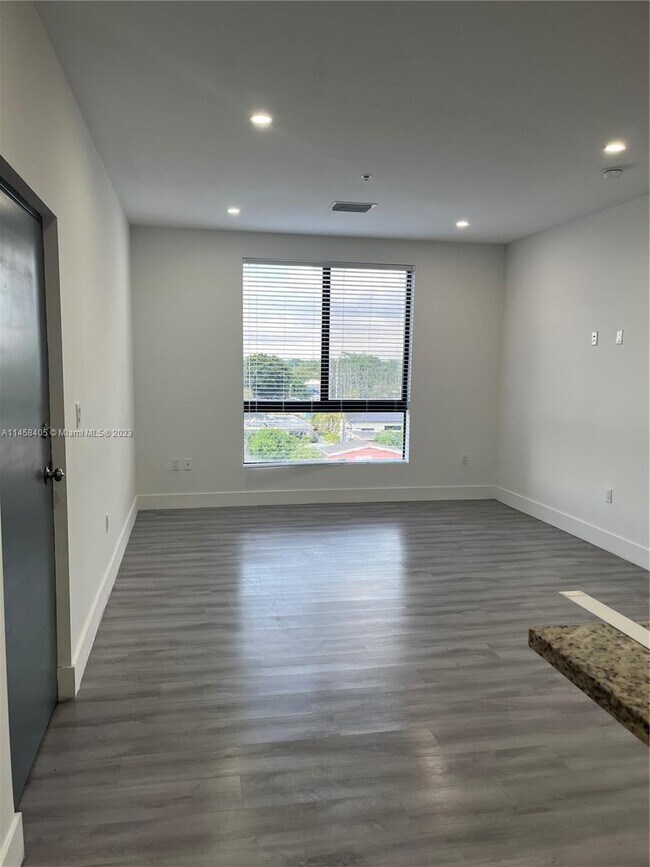 Foto del edificio - 859 E 24th St